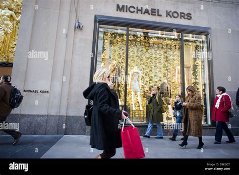 michael kors new york gegründet|Michael Kors rockefeller center.